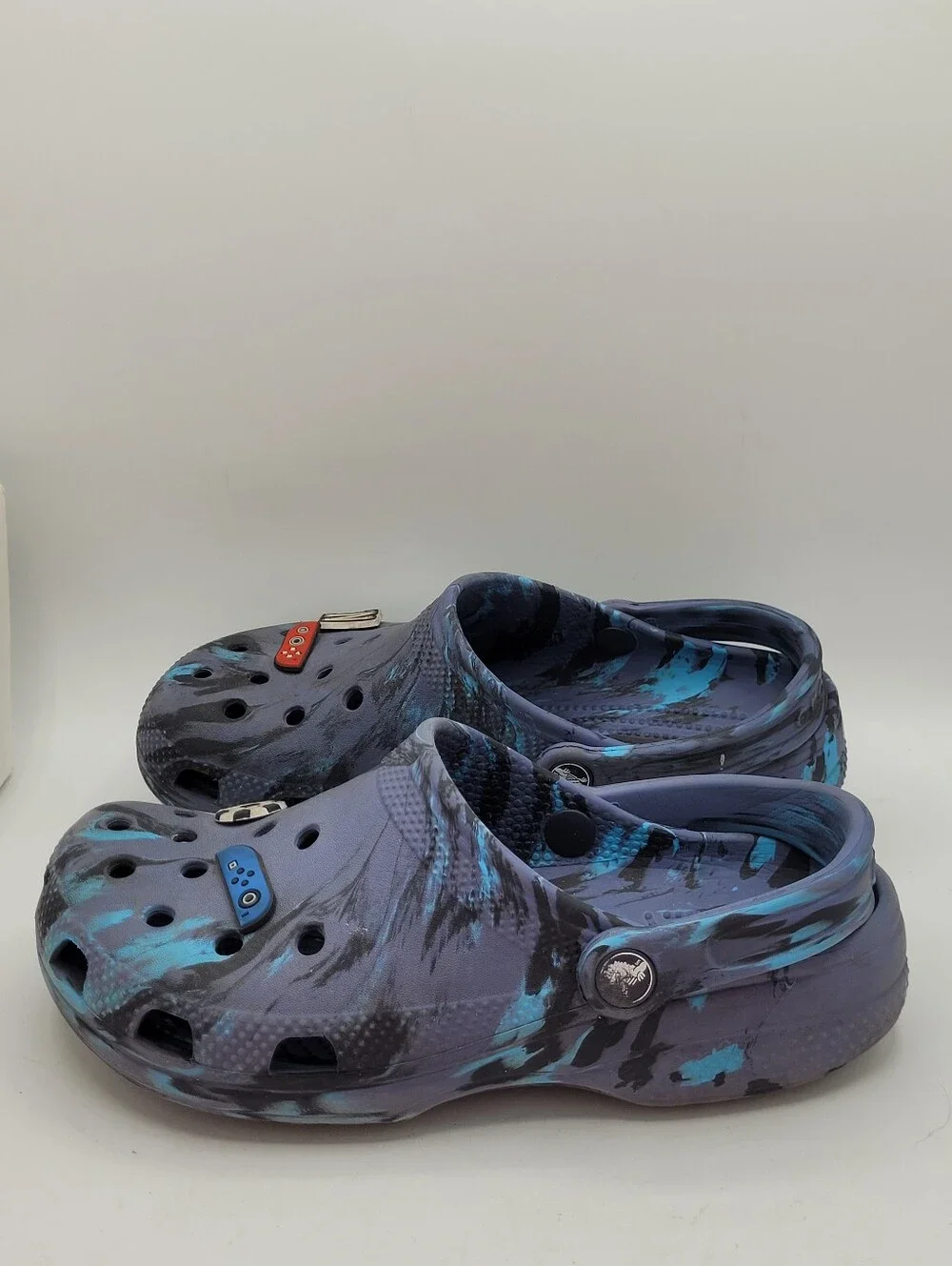 Crocs Marbled Blue Clogs Size 6 In Juniors